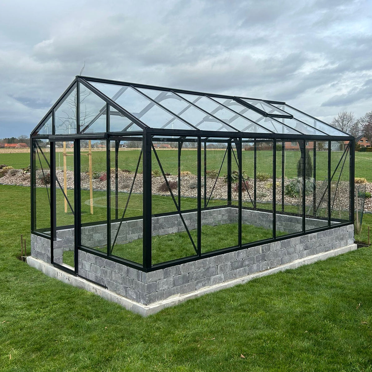 ON-WALL MODERN greenhouse