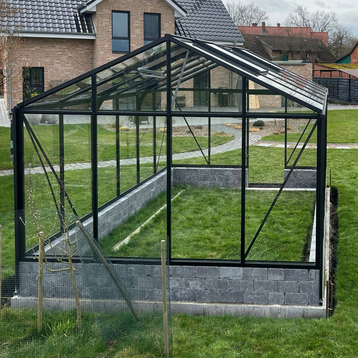 ON-WALL MODERN greenhouse